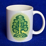 hrnek se symbolem stromu